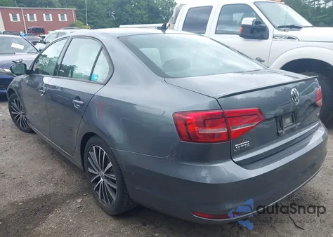 2015 Volkswagen Jetta 1.8T Sport z USA, uszkodzony, nr VIN 3VWD17AJ2FM202985